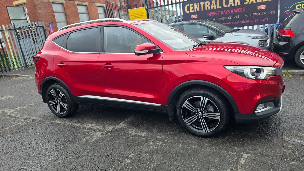 MG ZS Exclusive Red #4