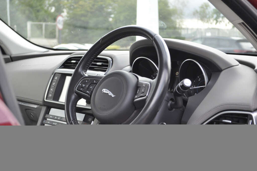 Jaguar F-Pace 2.0 F-pace Portfolio Awd D 4Wd Red