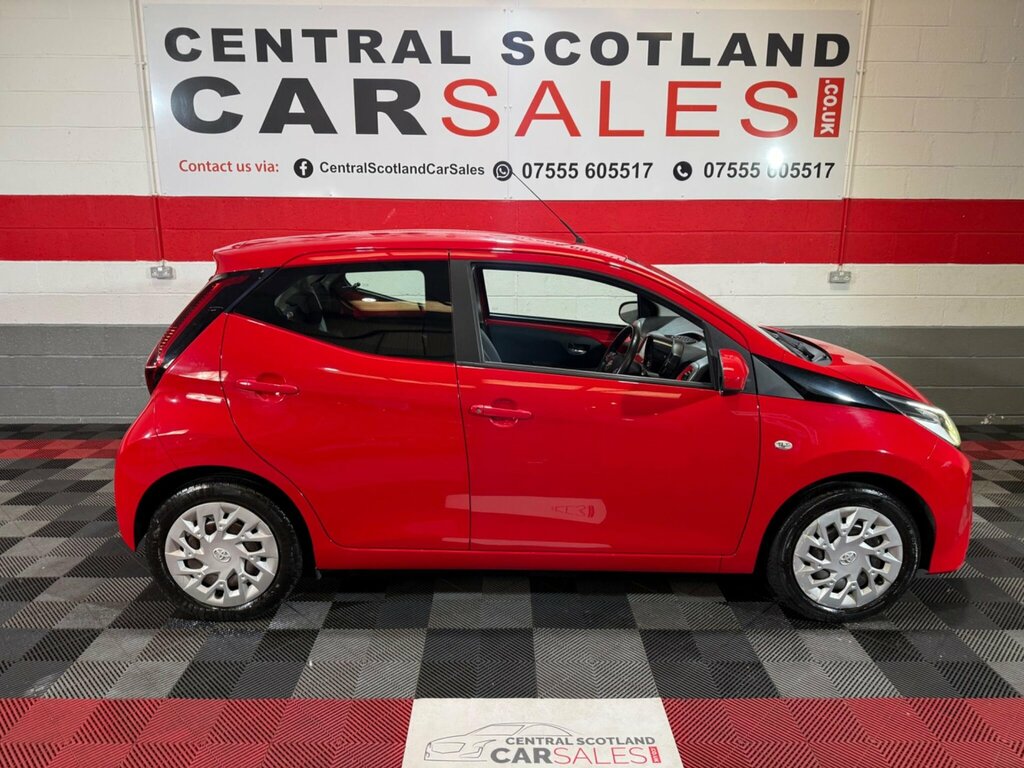 Toyota Aygo 1.0 Vvt-i X-play Euro 6 Red #4