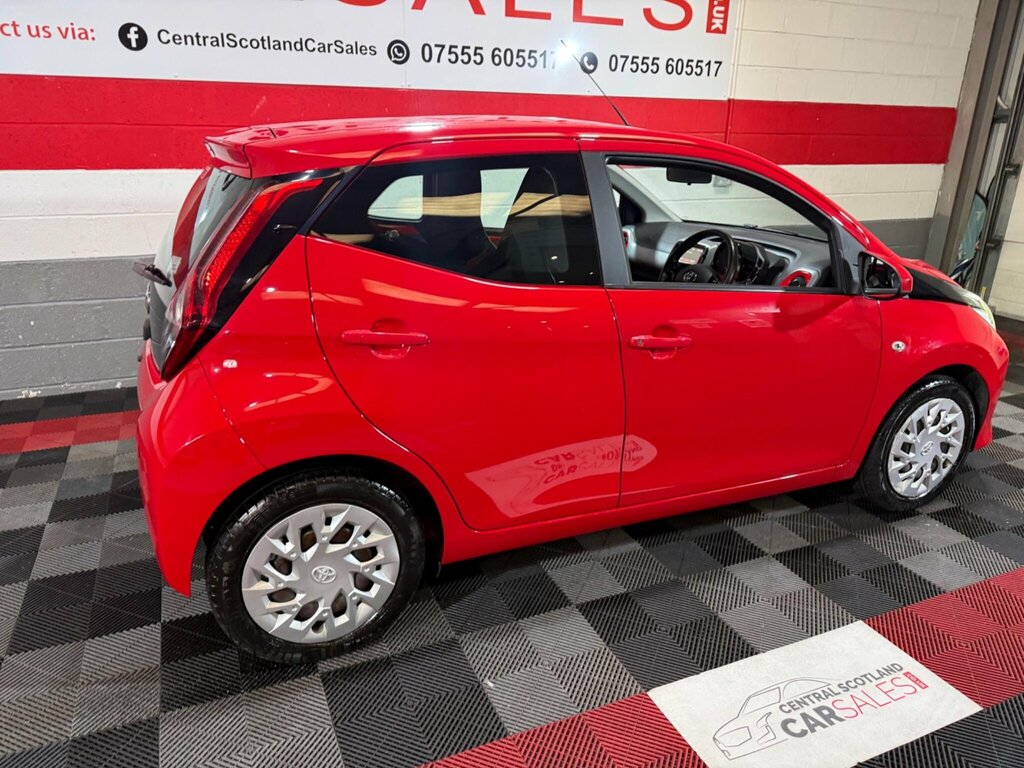Toyota Aygo 1.0 Vvt-i X-play Euro 6 Red #3