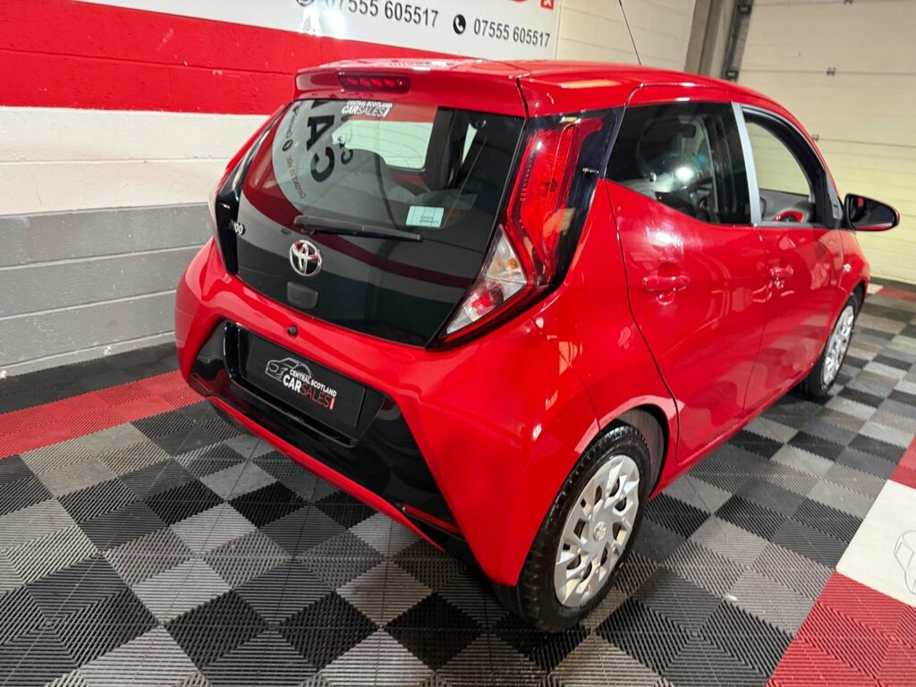 Toyota Aygo 1.0 Vvt-i X-play Euro 6 Red #2