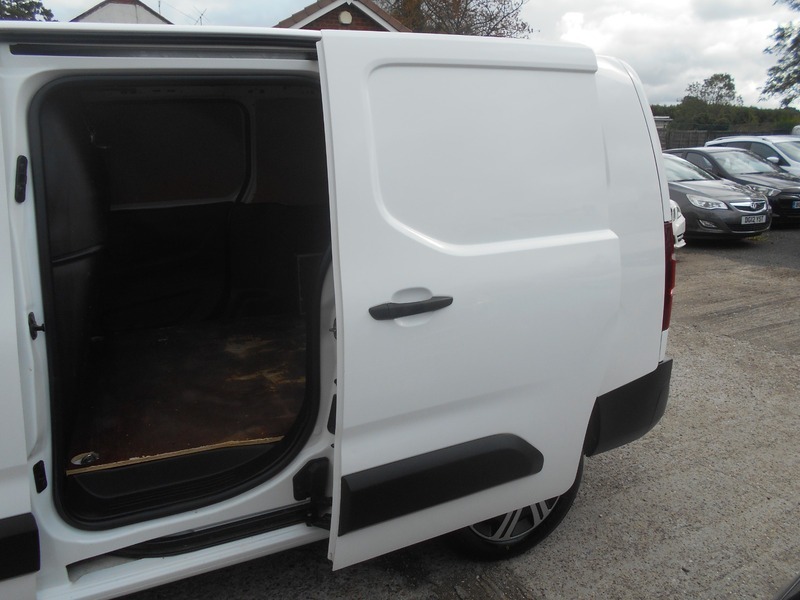 Vauxhall Combo Combo 2300 Dynamic Td White #16