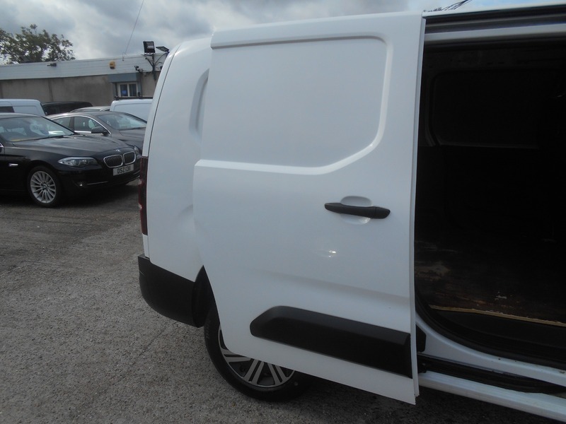Vauxhall Combo Combo 2300 Dynamic Td White #9