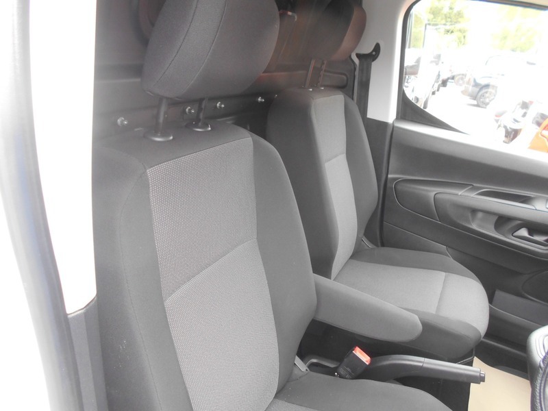 Vauxhall Combo Combo 2300 Dynamic Td White #25