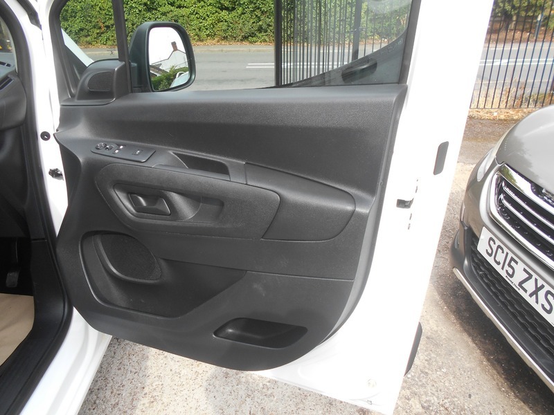 Vauxhall Combo Combo 2300 Dynamic Td White #23