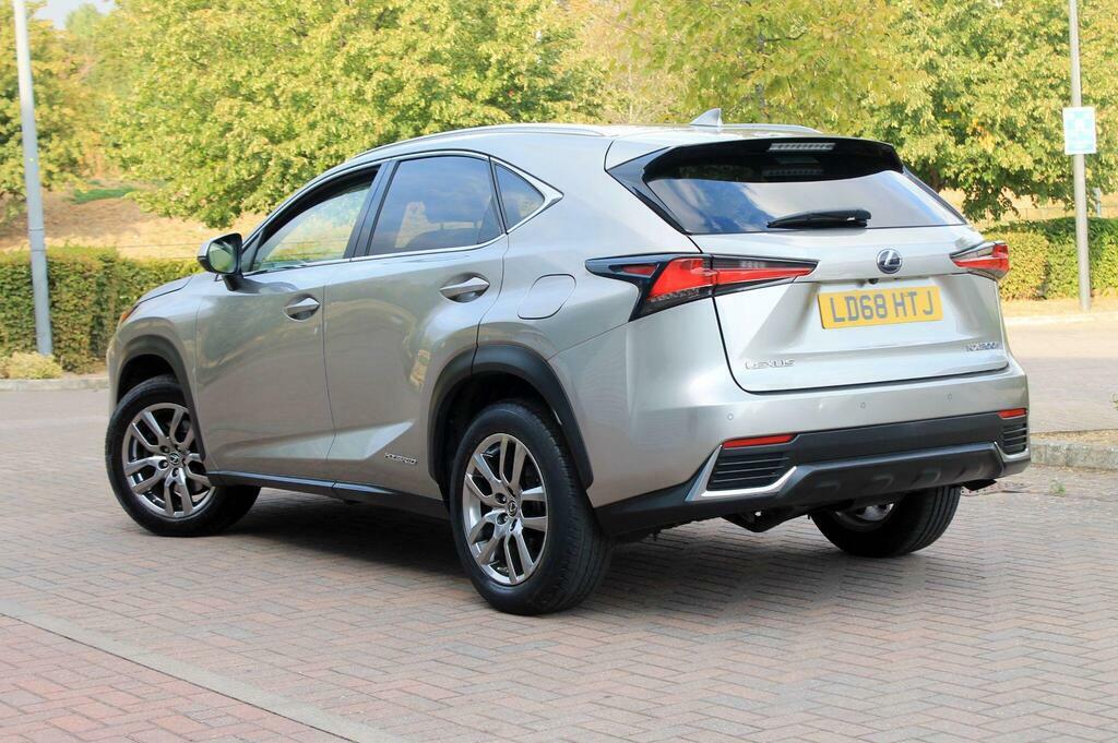 Lexus NX 2018 Lexus Nx 2.5 300H Luxury Suv Hybri Silver #5