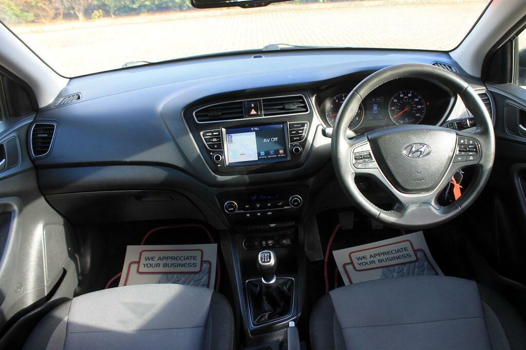 Hyundai I20 2019 Hyundai I20 1.2 Premium Nav Hatchback Pet Black #2