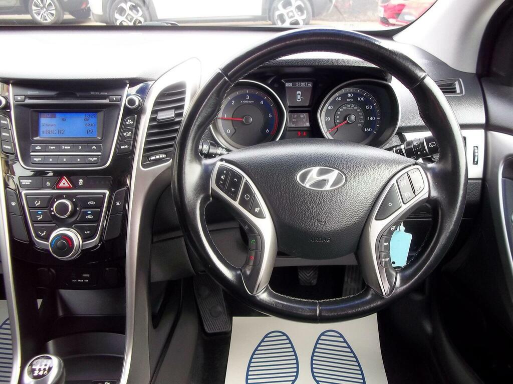 Hyundai I30 1.6 Crdi Blue Drive Se Euro 6 Ss 201565 White #2
