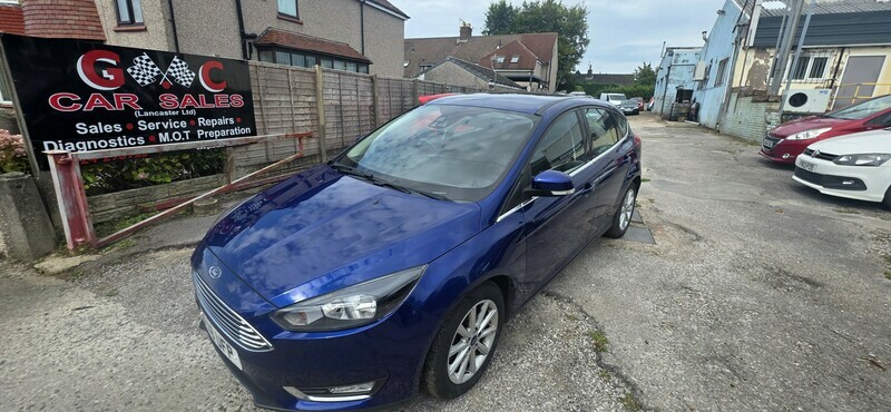 Ford Focus Titanium Blue