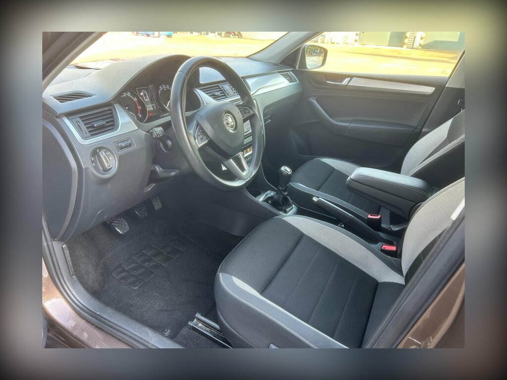 Skoda Rapid Spaceback Se Tech Black #8