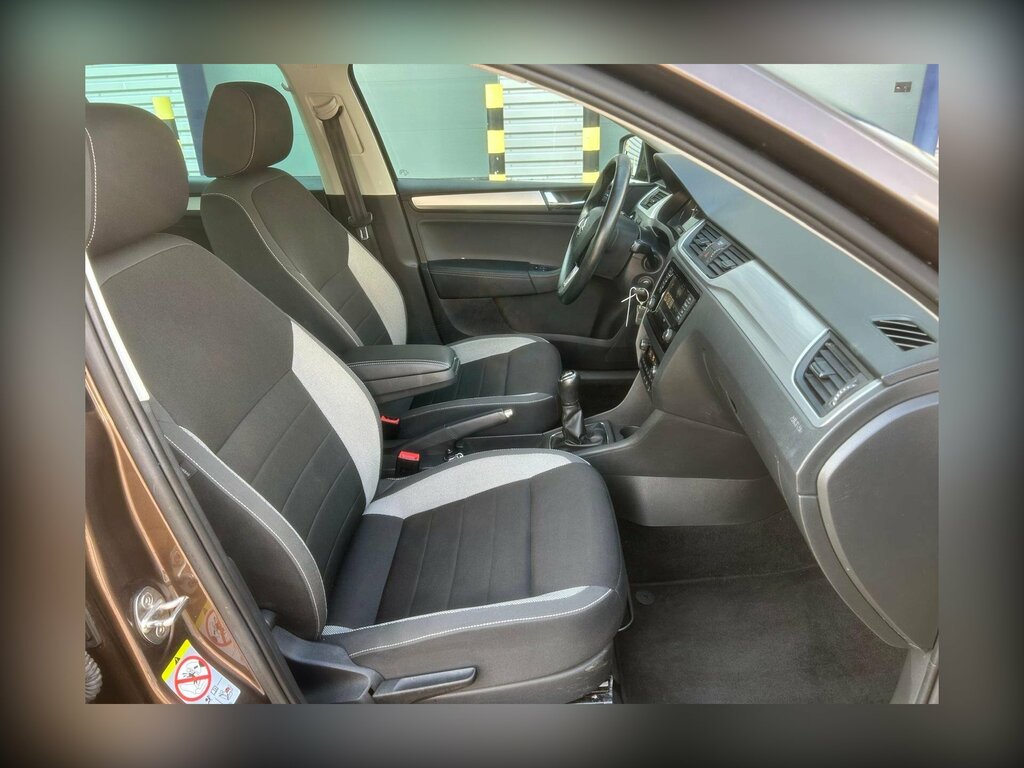 Skoda Rapid Spaceback Se Tech Black #10