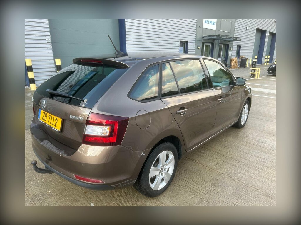Skoda Rapid Spaceback Se Tech Black #7