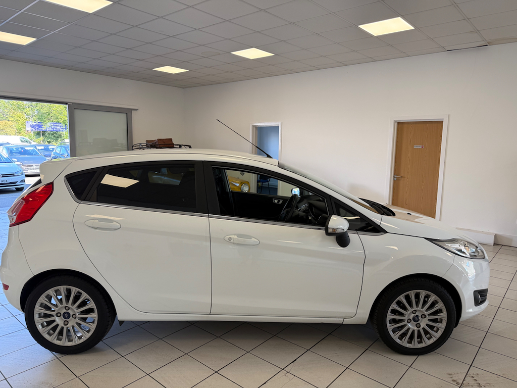 Ford Fiesta 1.6 L Titanium M123MDD White #4