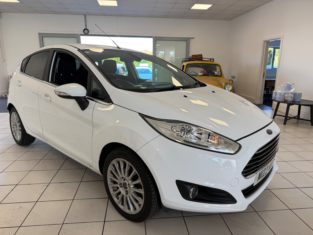 Ford Fiesta 1.6 L Titanium M123MDD White