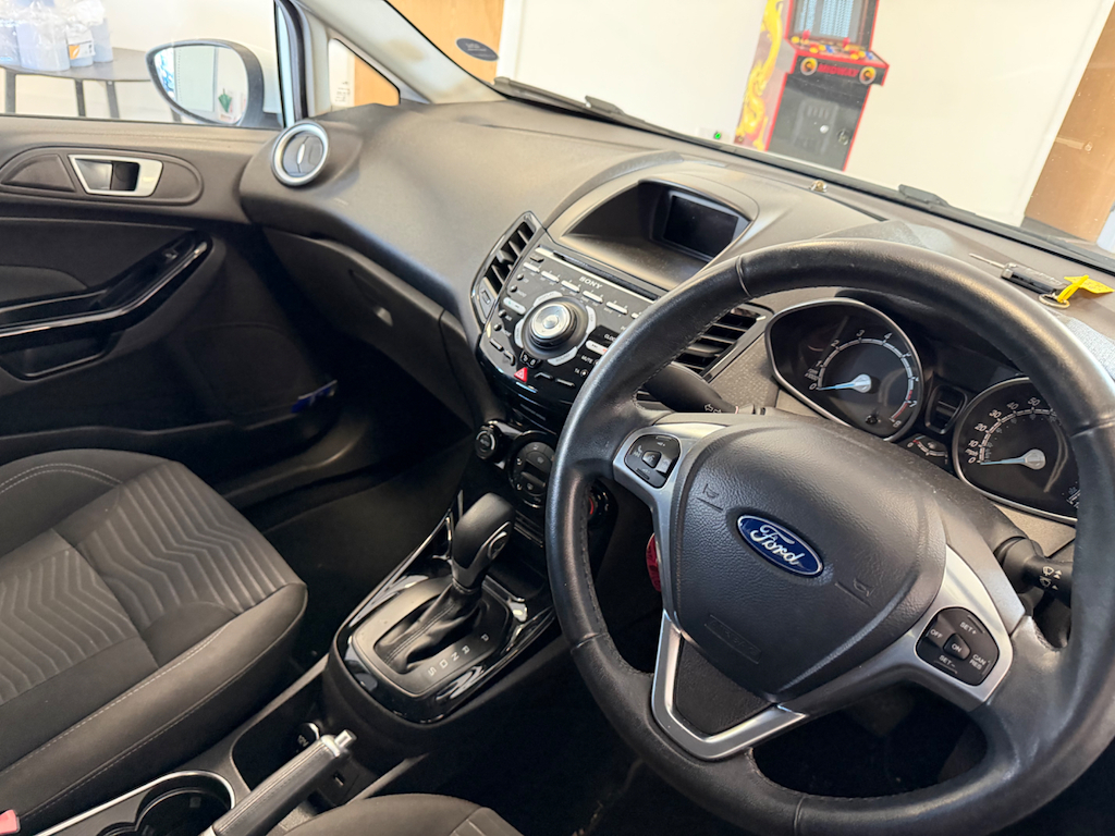 Ford Fiesta 1.6 L Titanium M123MDD White #5
