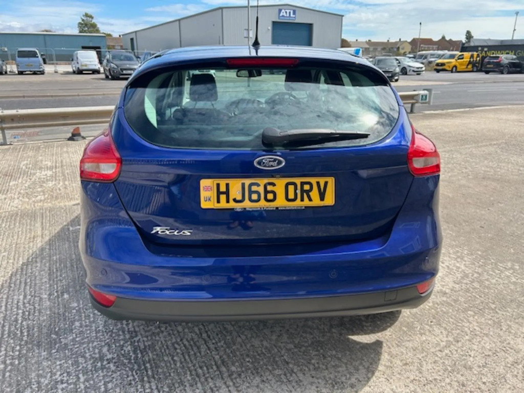 Ford Focus 1.5 Tdci Titanium X Hatchback Powershif Blue #4