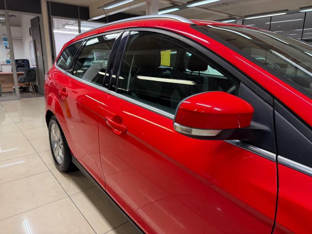 Ford Focus Hatchback Black #11