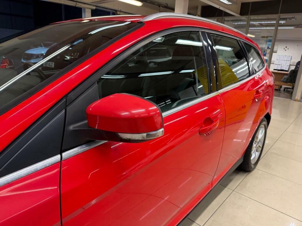Ford Focus Hatchback Black #12