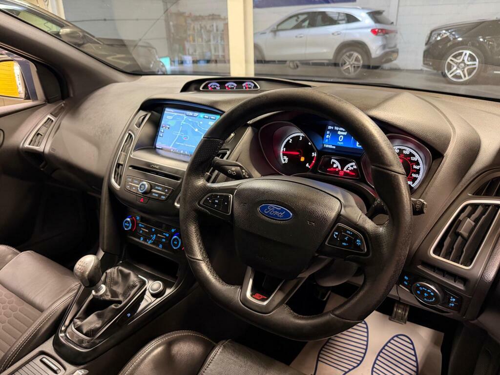 Ford Focus Hatchback Grey #17