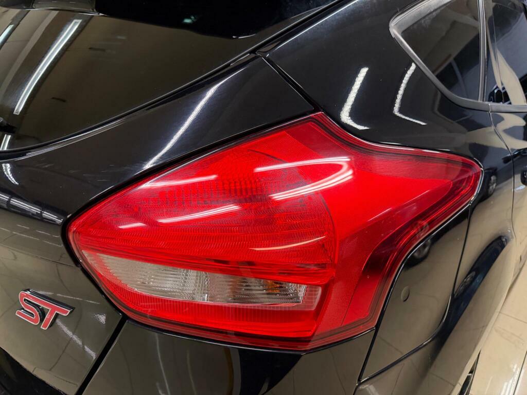 Ford Focus Hatchback Grey #12