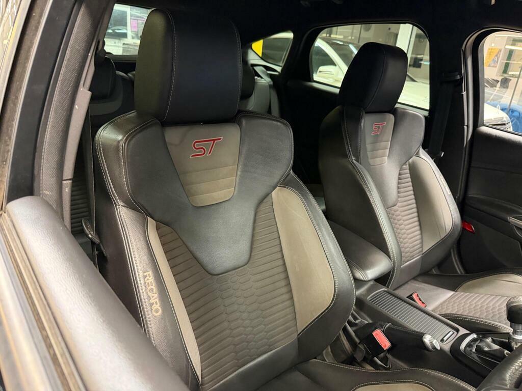 Ford Focus Hatchback Grey #16