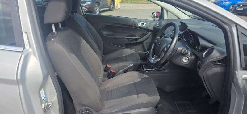 Ford Fiesta Hatchback Red #12