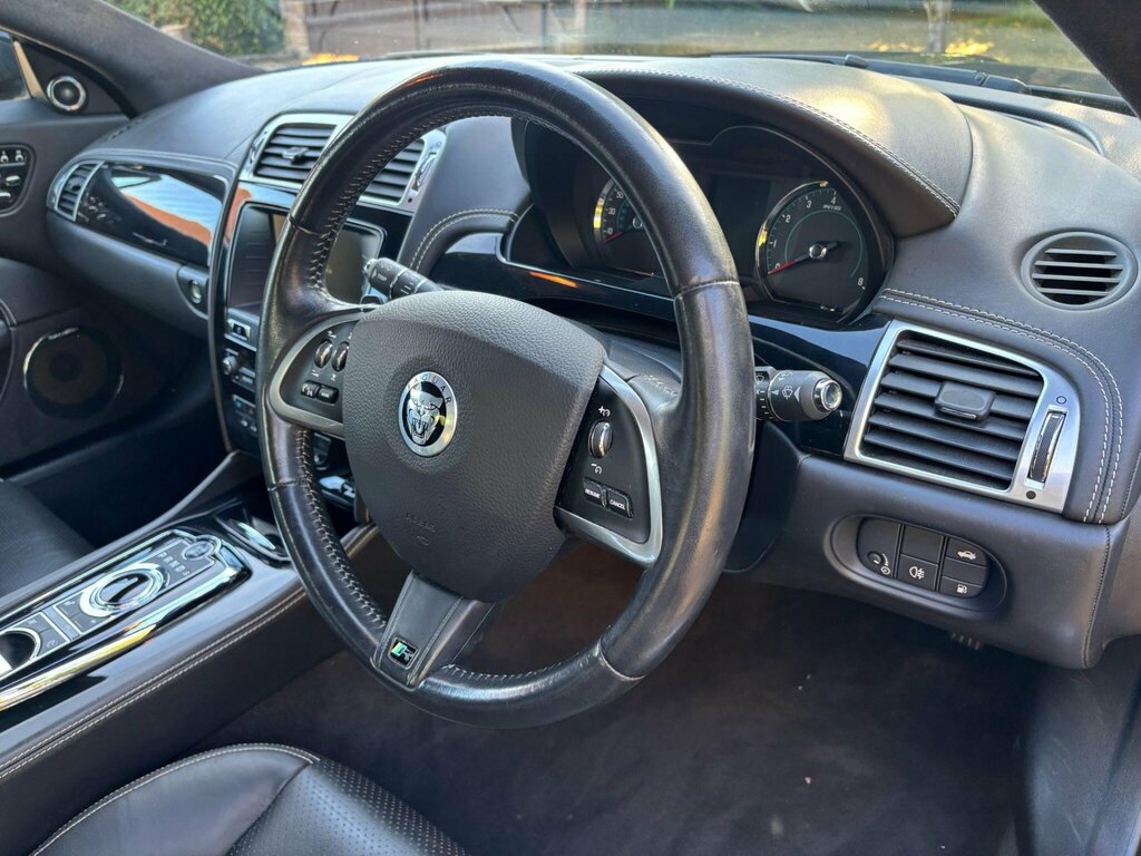 Jaguar XKR V8 Silver #26