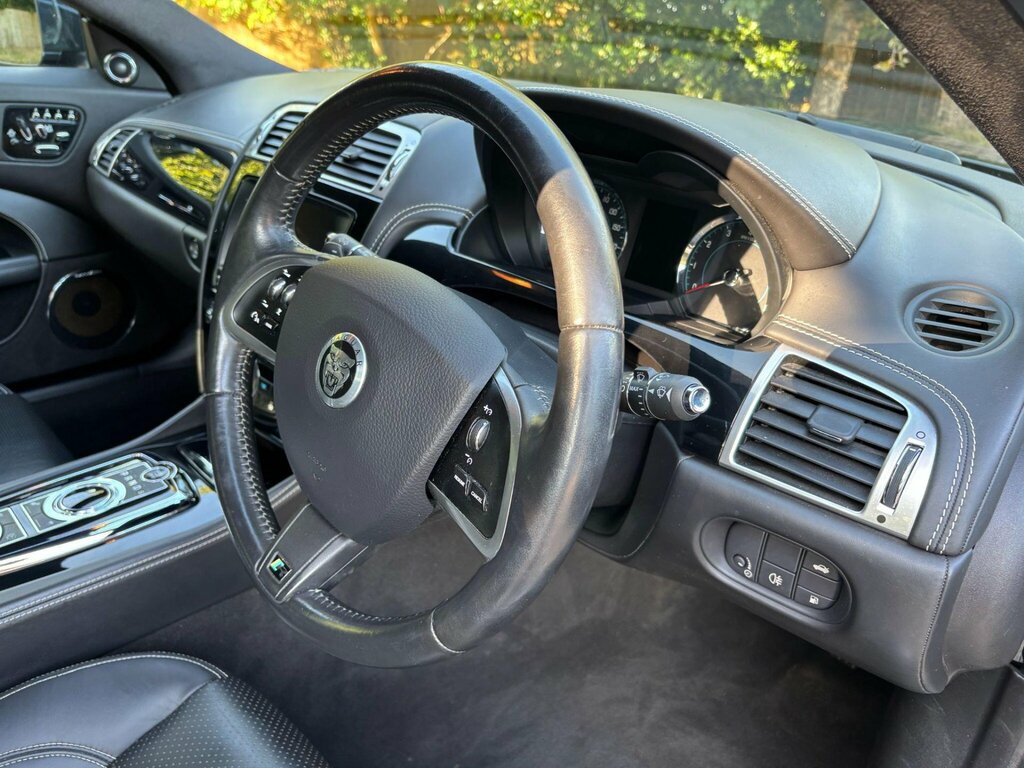 Jaguar XKR V8 Silver #31