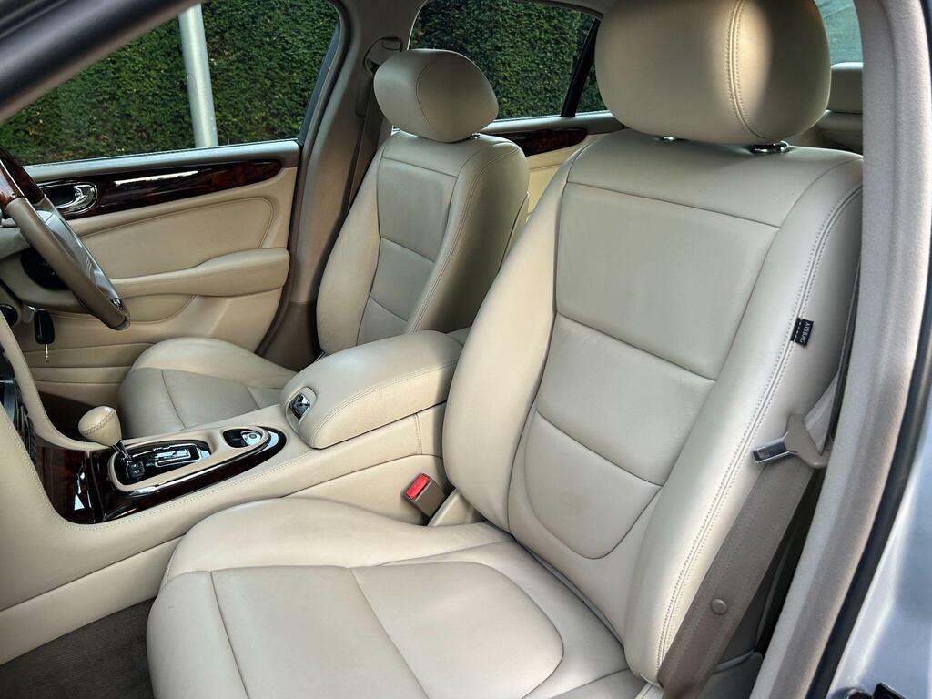 Jaguar XJ V6 Green #19