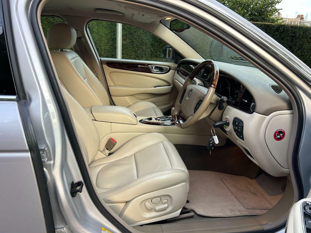 Jaguar XJ V6 Green #16