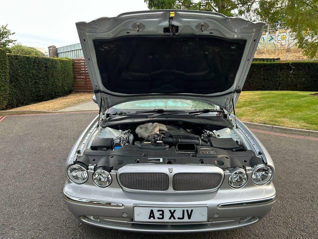 Jaguar XJ V6 Green #100