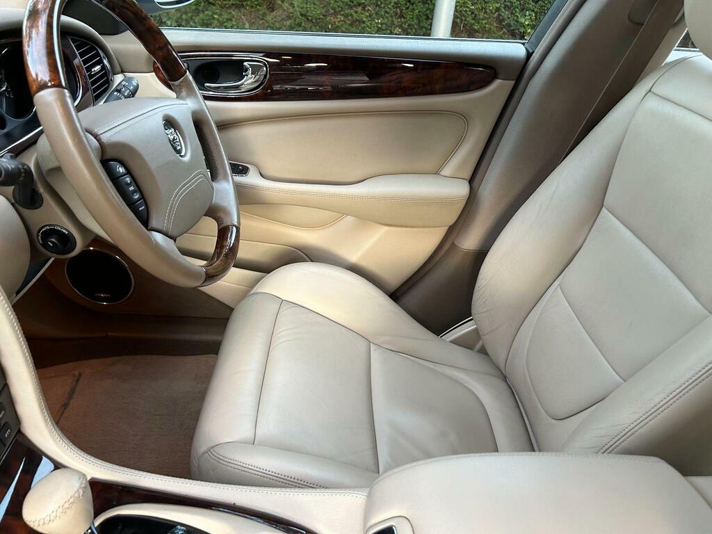 Jaguar XJ V6 Green #22