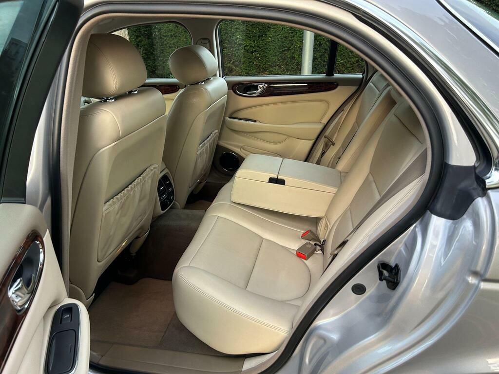 Jaguar XJ V6 Green #29