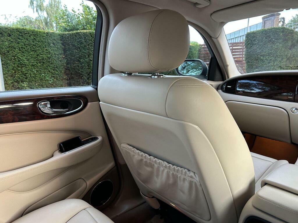 Jaguar XJ V6 Green #30