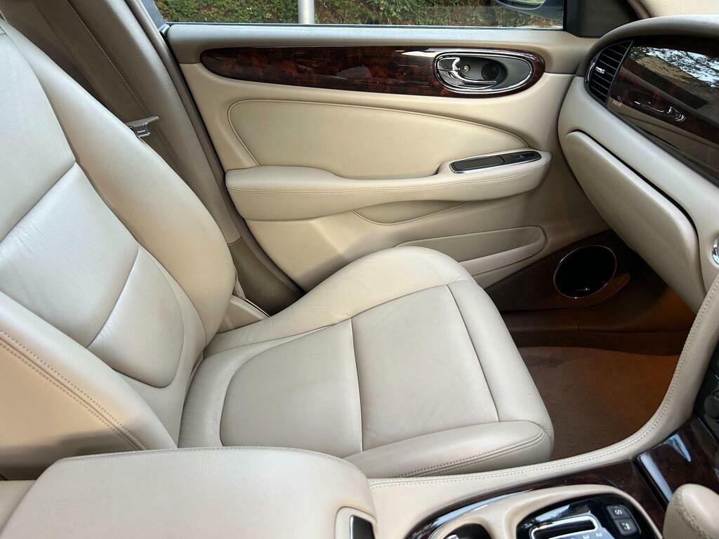 Jaguar XJ V6 Green #23