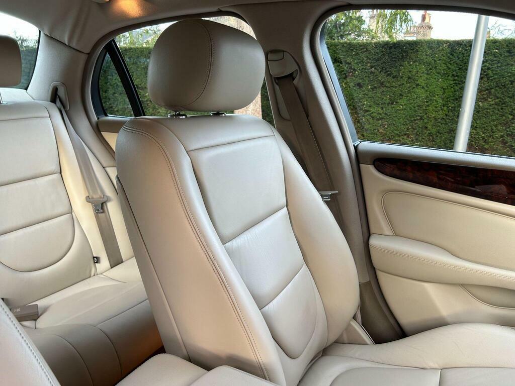 Jaguar XJ V6 Green #24