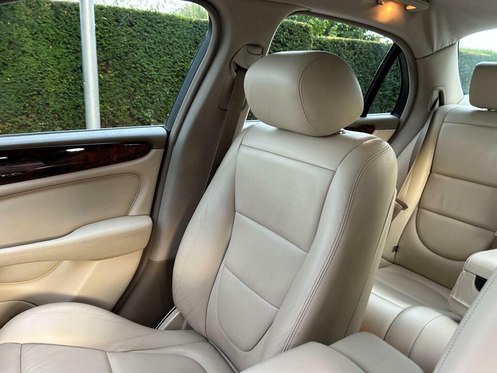 Jaguar XJ V6 Green #25