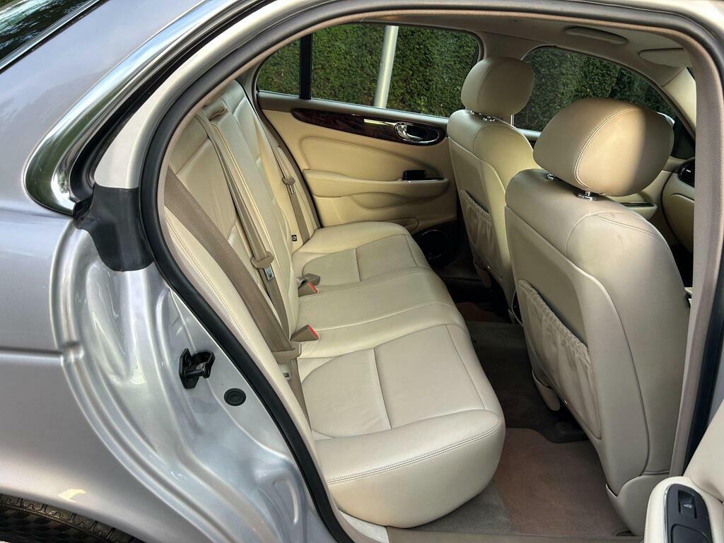 Jaguar XJ V6 Green #28