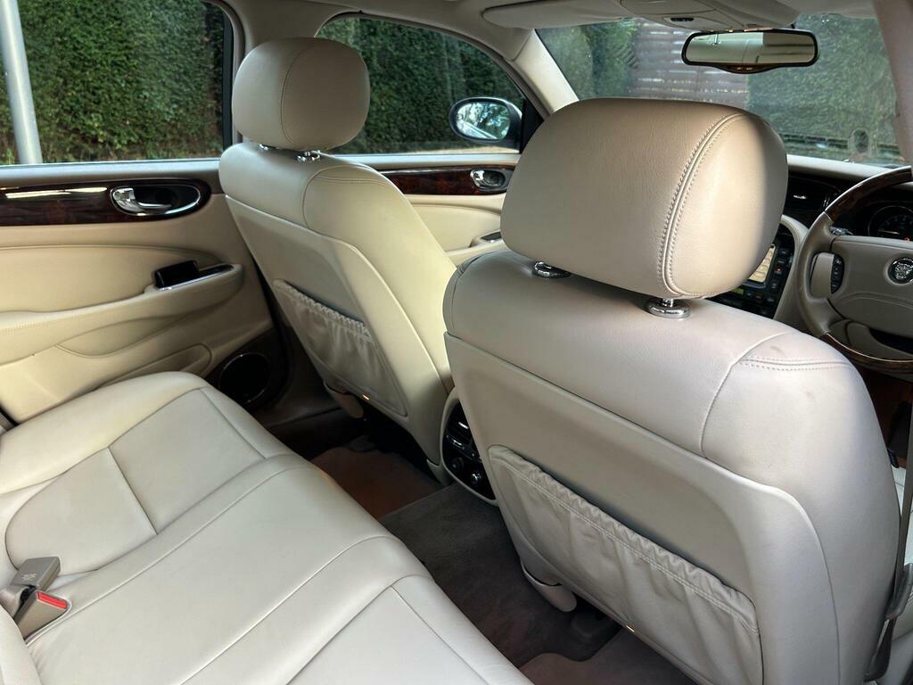 Jaguar XJ V6 Green #32