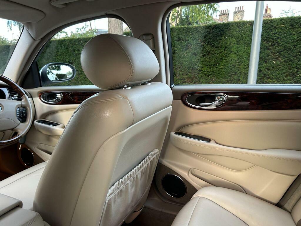 Jaguar XJ V6 Green #31