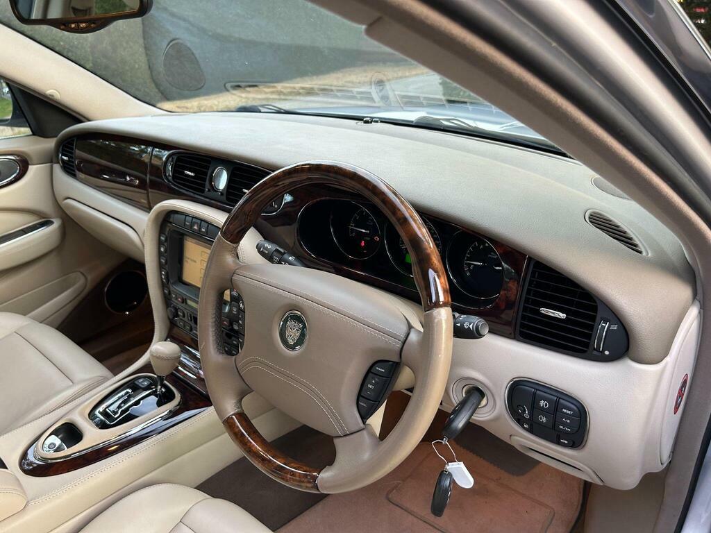 Jaguar XJ V6 Green #15