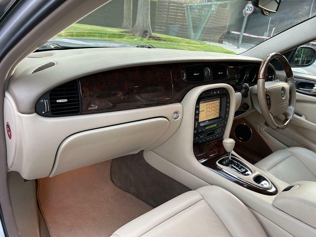 Jaguar XJ V6 Green #13