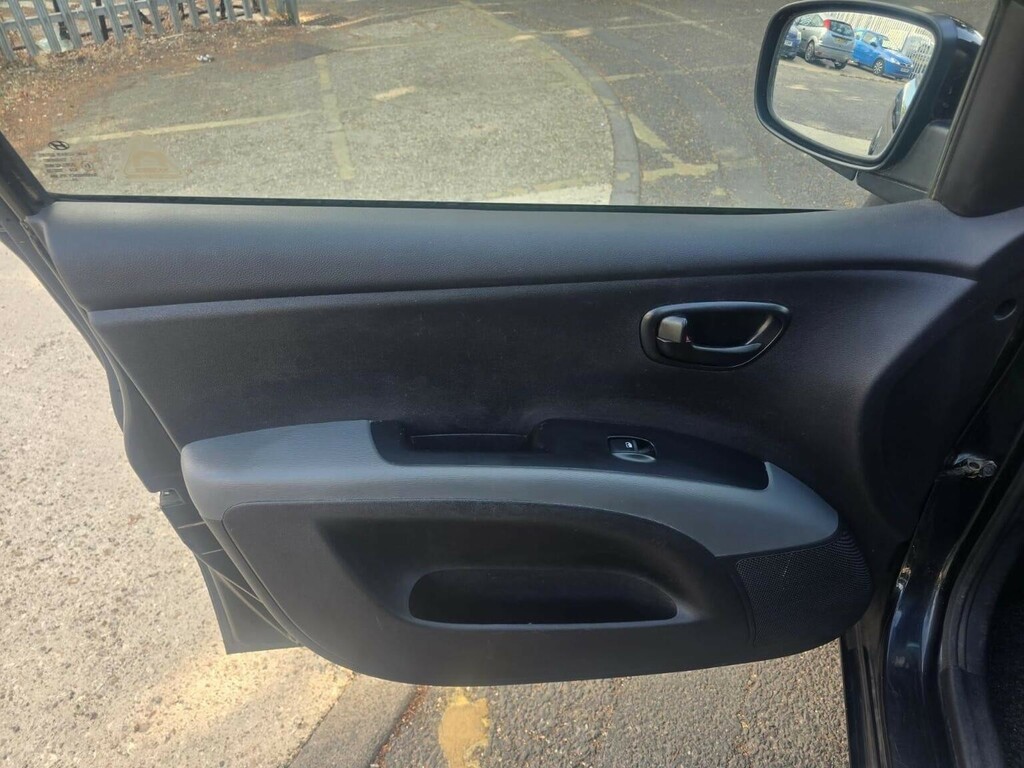 Hyundai I10 Hatchback Black #11