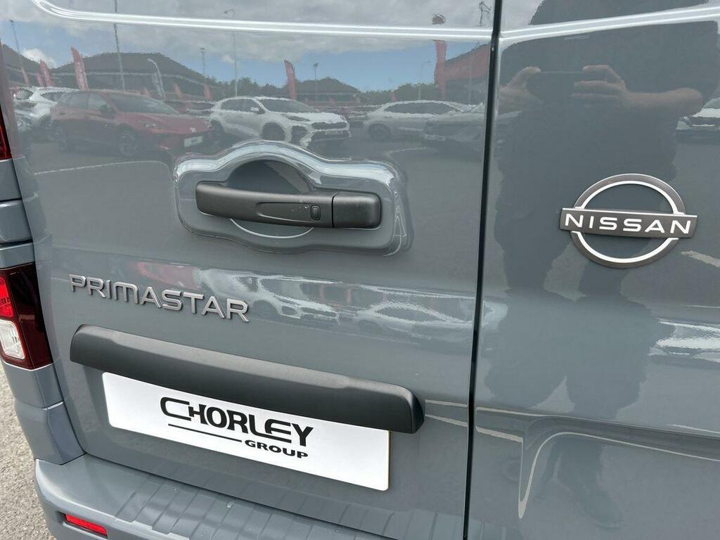 Nissan Primastar 2L Acenta White #21