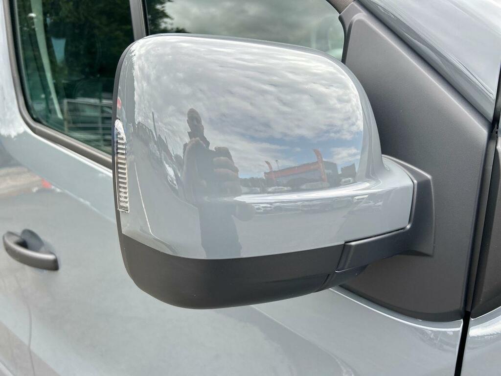 Nissan Primastar 2L Acenta White #24