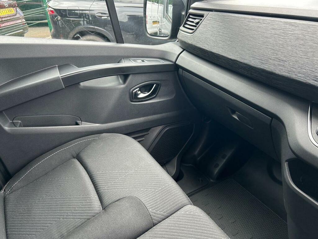 Nissan Primastar 2L Acenta White #36
