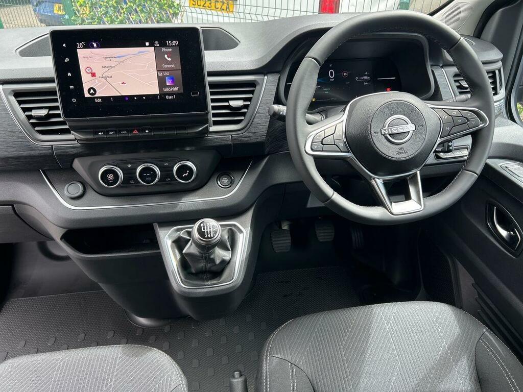 Nissan Primastar 2L Acenta White #7
