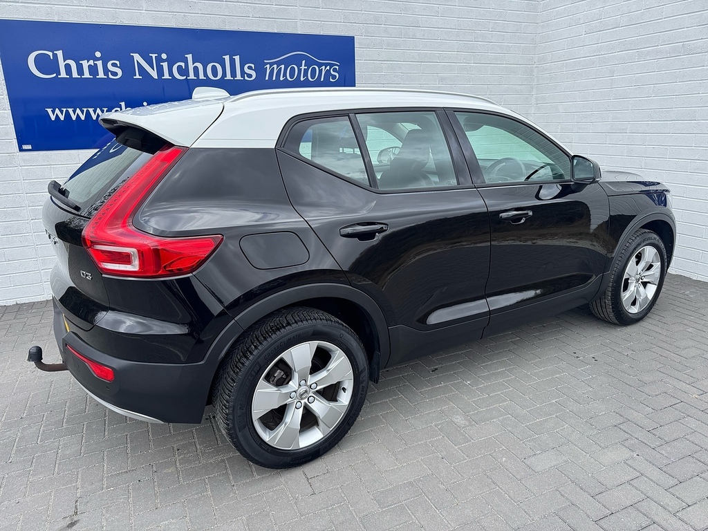 Volvo XC40 D3 Momentum CN68MWD Black #2