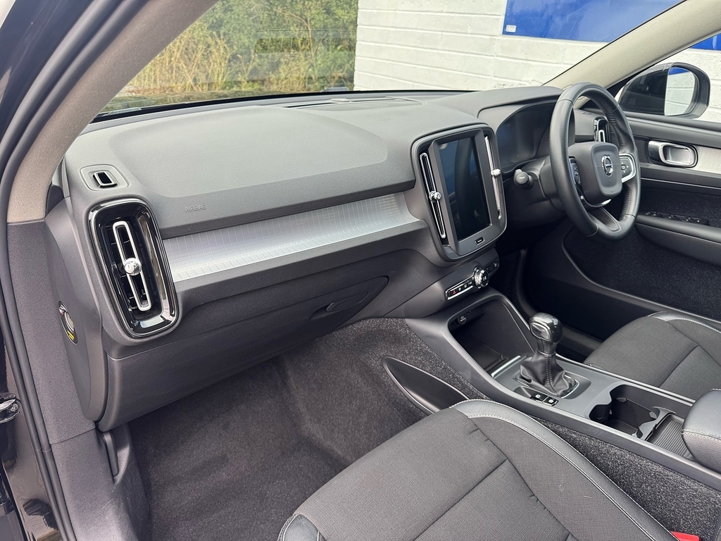 Volvo XC40 D3 Momentum CN68MWD Black #3