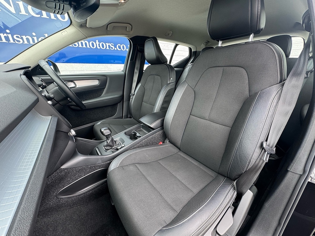 Volvo XC40 D3 Momentum CN68MWD Black #4
